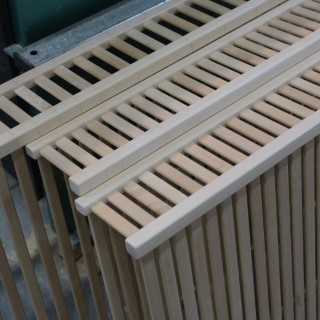 Elementskydd av björk under tillverkning